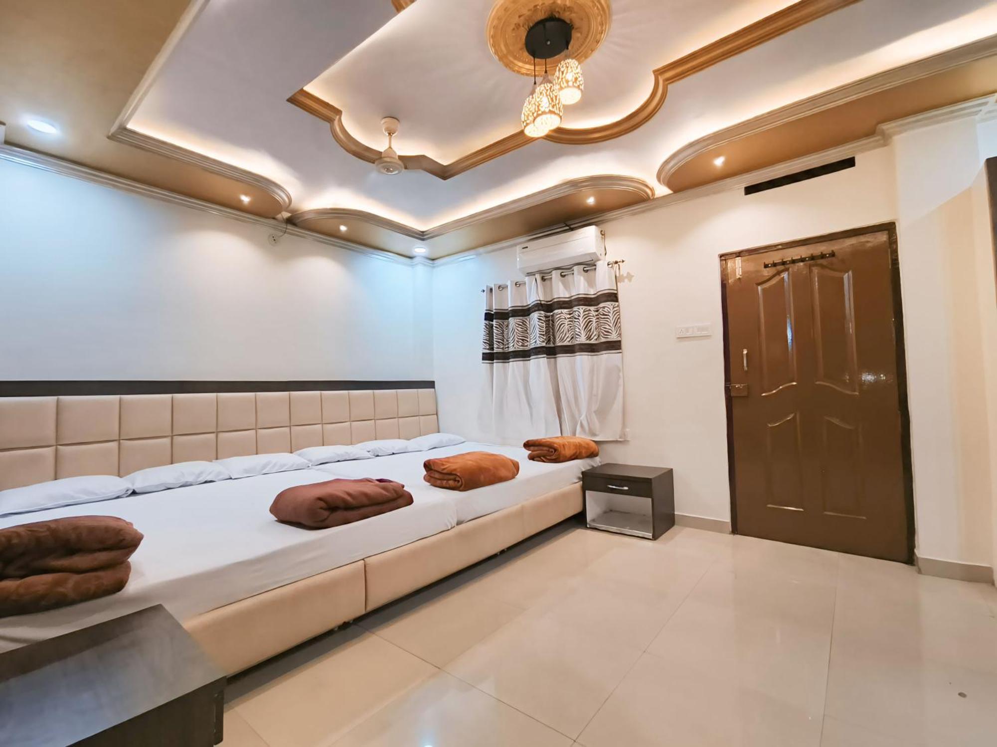 Shree Trilokeshwar Guesthouse Удджайн Экстерьер фото