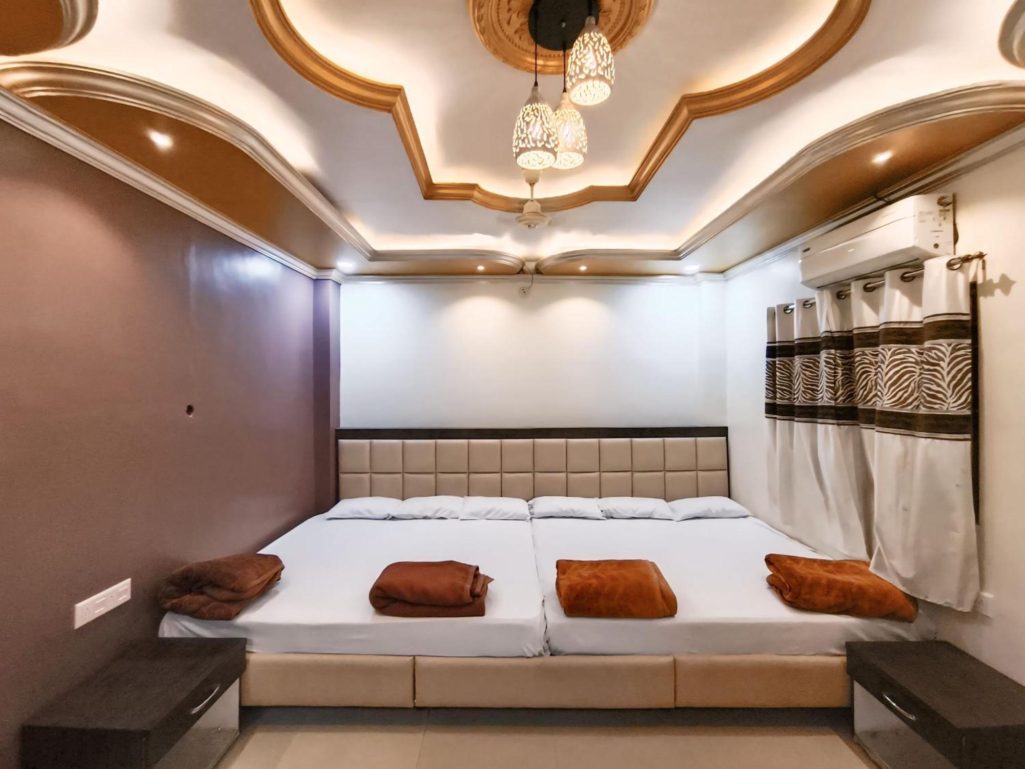 Shree Trilokeshwar Guesthouse Удджайн Экстерьер фото
