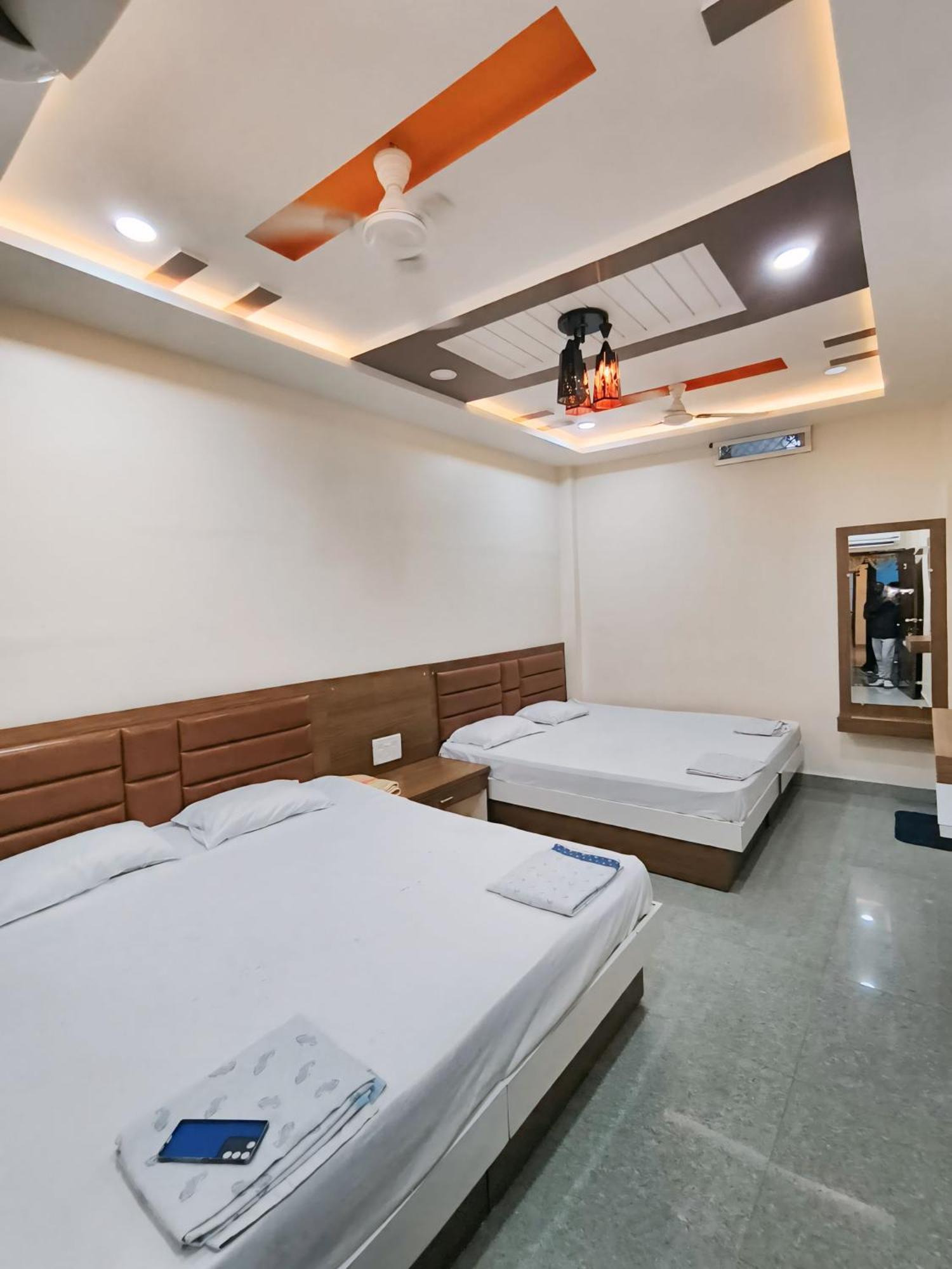 Shree Trilokeshwar Guesthouse Удджайн Экстерьер фото