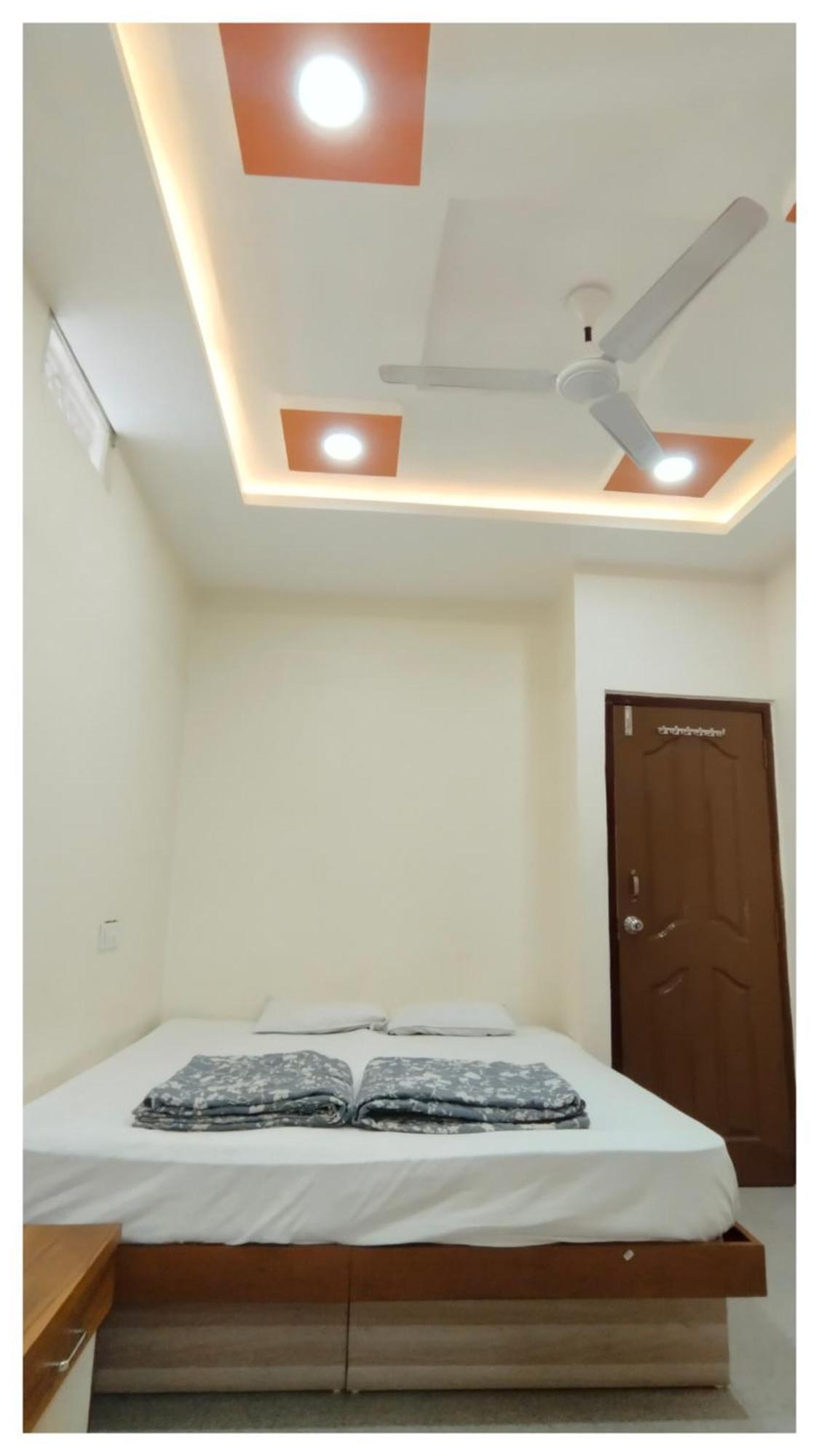 Shree Trilokeshwar Guesthouse Удджайн Экстерьер фото